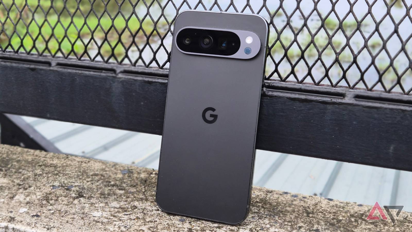 I really want to ditch the Pixel for the Galaxy, but these Google features keep dragging me back